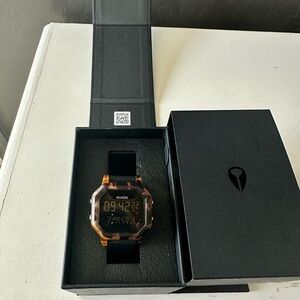 Nixon Siren Black and Gold Watch Like- New ✨✨